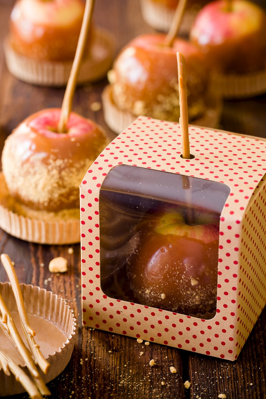 Perfect Pumpkin Spice Caramel Apples | Cupcake Project