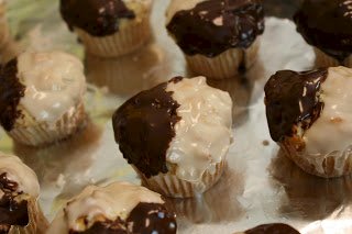 Black and White Cupcakes: A Taste of NY | Cupcake Project